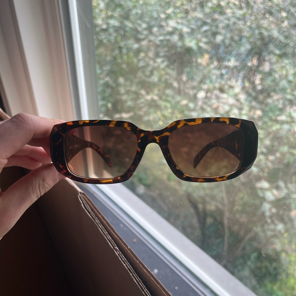 Tortoise sunglasses prada gold detailing